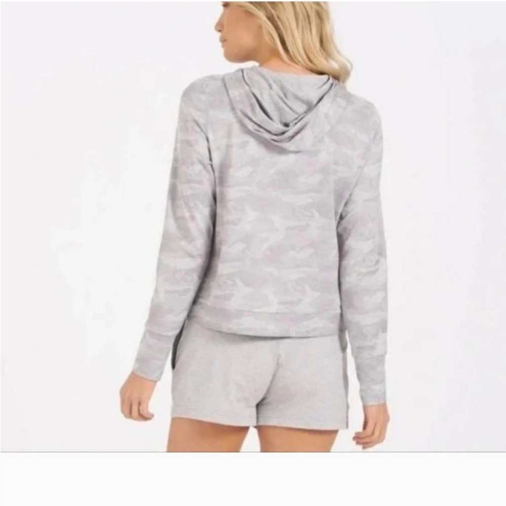Vuori Halo Essential Hoodie Pale Heather
Camo Small - Picture 2 of 6